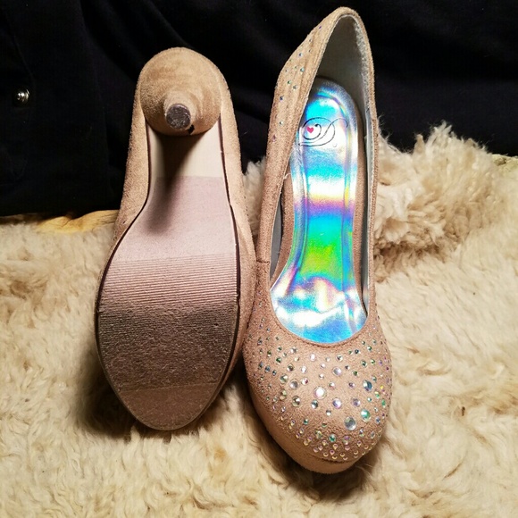 Cream Iridescent Dollhouse Heels - Picture 5 of 5